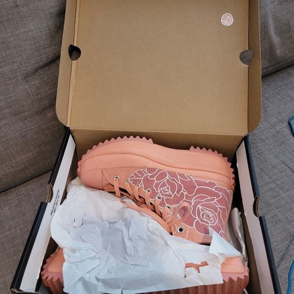 SOLD Converse Platform Run Star Hike Boots. - Picture 7 of 9